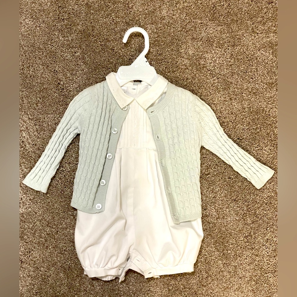 This is so precious and it’s only been worn once.Smoke & pet free home.